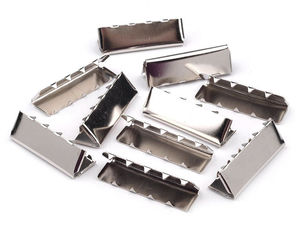 Premium-Klemm-Endkappe aus Metall in Nickel für Flachkordeln und Riemen (30 mm)