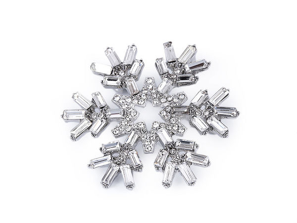 Kristall-Strass-Schneeflocken-Brosche - Elegante Winternadel für Schals, Mützen und Taschen