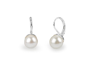 Elegante Ohrringe mit tschechischen Glasperlen und silber-galvanisiertem mechanischem Verschluss
