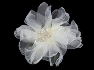 Elegante Organza-Blütenbrosche mit funkelnden Perlen, 10 cm – inklusive Geschenkbox