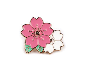 Elegante Emaille-Brosche mit Blumen- und Kleeblatt-Motiv | Premium-Anstecknadel im minimalistischen Design
