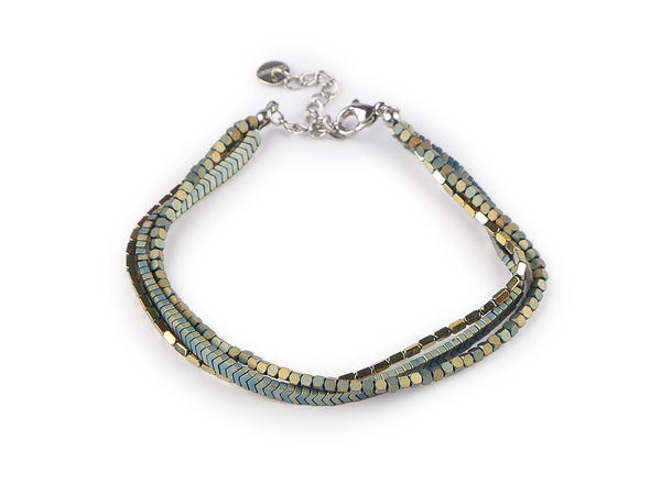 Elegantes dreireihiges Armband aus beschichteten Hämatitperlen mit Edelstahl-Verlängerungskette