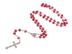 Premium-Rosenkranz mit facettierten Perlen und detailreichem Metallkreuz in Geschenkbox