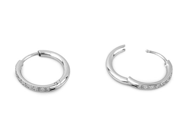 Elegante Edelstahl-Ohrstecker mit funkelnden Kristall-Strasssteinen