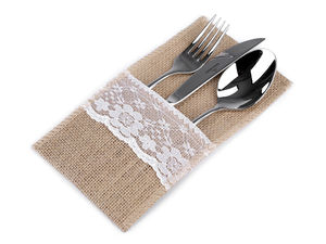 Bestecktasche aus Naturjute mit eleganter Spitzenborte (11x20 cm)