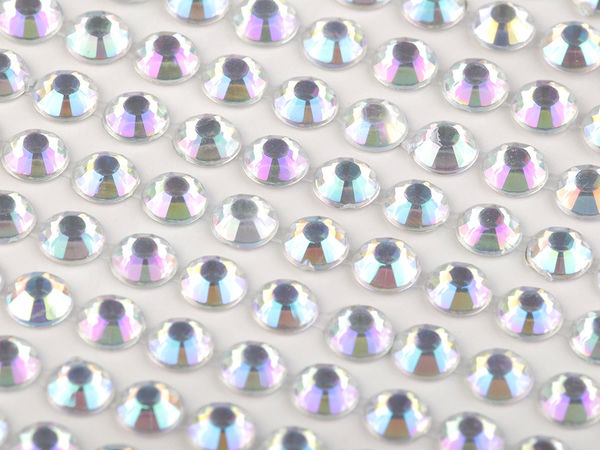 Selbstklebender Strassstein-Aufkleberbogen - Crystal-AB-Effekt, 6 mm (504 Stück)