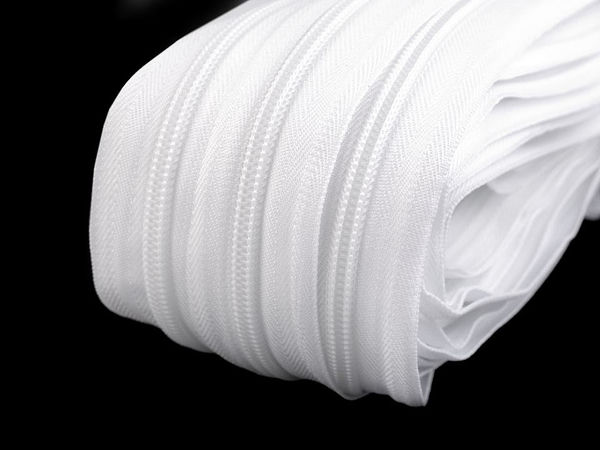 Premium Endlos-Reißverschluss Nr. 5 aus Nylon als Meterware für robuste Projekte und individuelle Längen