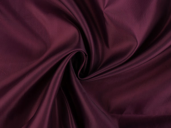 Hochwertiger matter Polyester-Futterstoff für leichte Bekleidung und Schneidereiprojekte