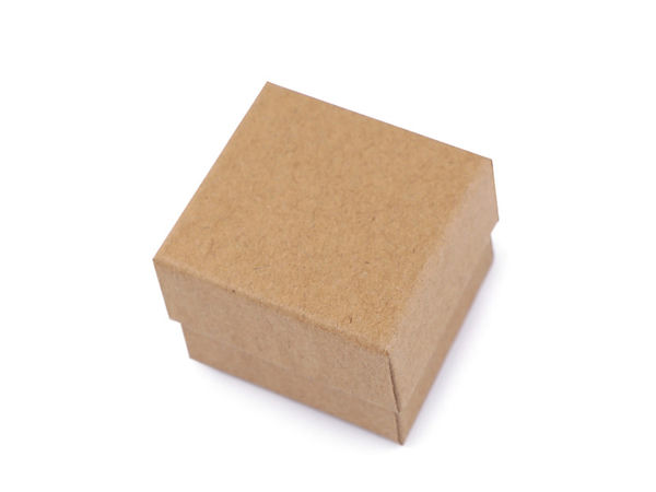 Schmuck-Geschenkschachtel aus Kraftpapier (5x5 cm) mit herausnehmbarer Schaumstoffeinlage