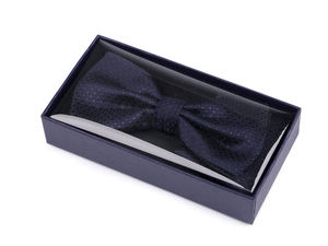 Premium Herren-Geschenkset mit karierter Fliege und passendem Einstecktuch - Vorgebunden mit verstellbarem Band