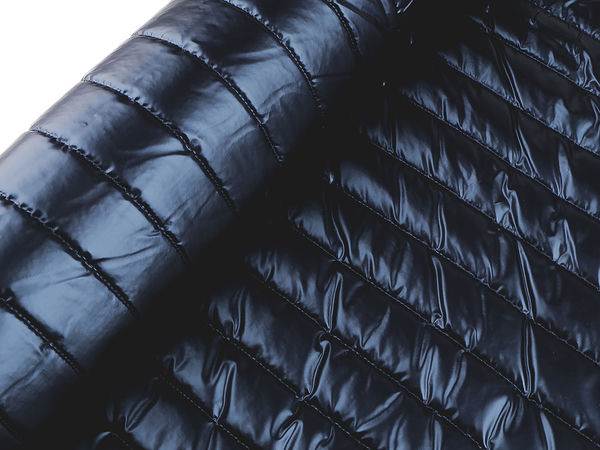 Premium-Steppstoff wattiert aus Polyester - 4,5 cm Streifensteppung - Thermofutter für Oberbekleidung