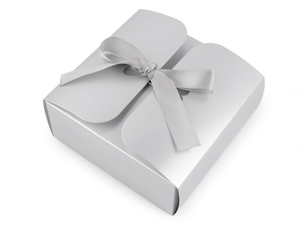 Geschenkschachtel Herz mit Schleife