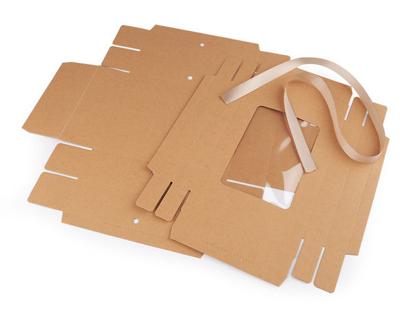 Geschenkbox aus Natur-Kraftpapier mit Sichtfenster und Taftband