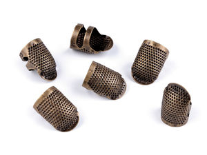 Premium verstellbarer Metall-Fingerhut - Universeller Fingerschutz zum Nähen in Vintage-Messing