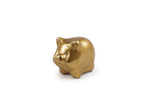 Goldenes Mini-Sparschwein als Glücksbringer