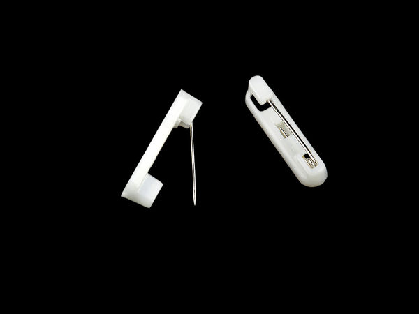 Weiße Broschennadeln aus Kunststoff - 5x22 mm Rohlinge zum Aufkleben für Bastelarbeiten, Schmuck & Namensschilder